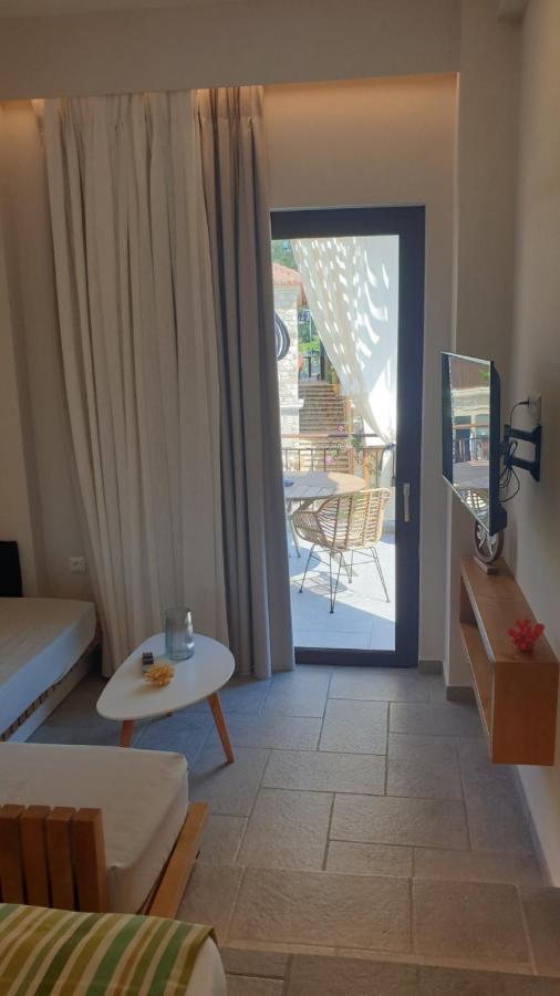 Vista Al Mare Luxury Apartments Gialova Exteriör bild